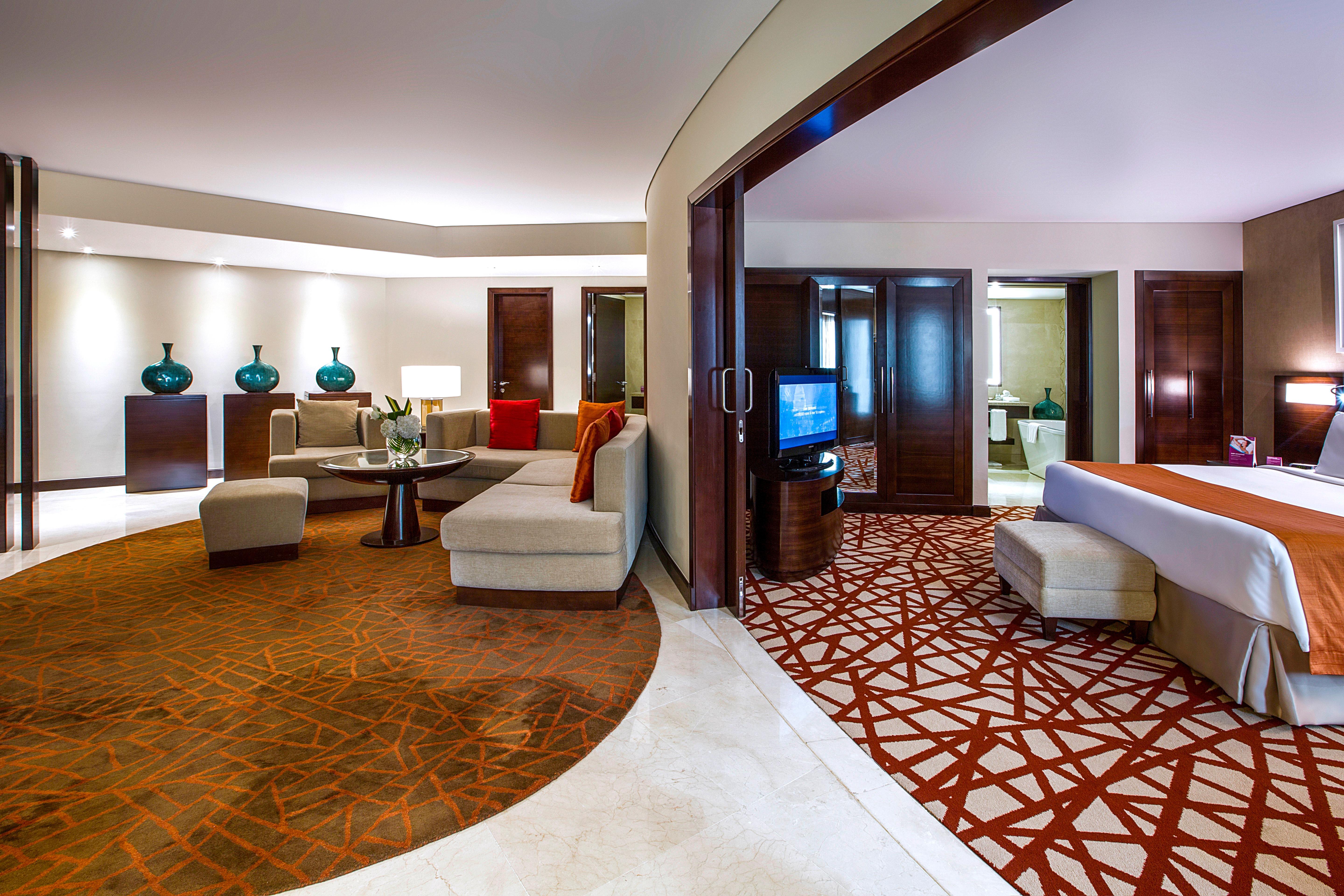 Crowne Plaza Dubai Deira By Ihg Hotel Екстериор снимка A suite at the Westin Mumbai