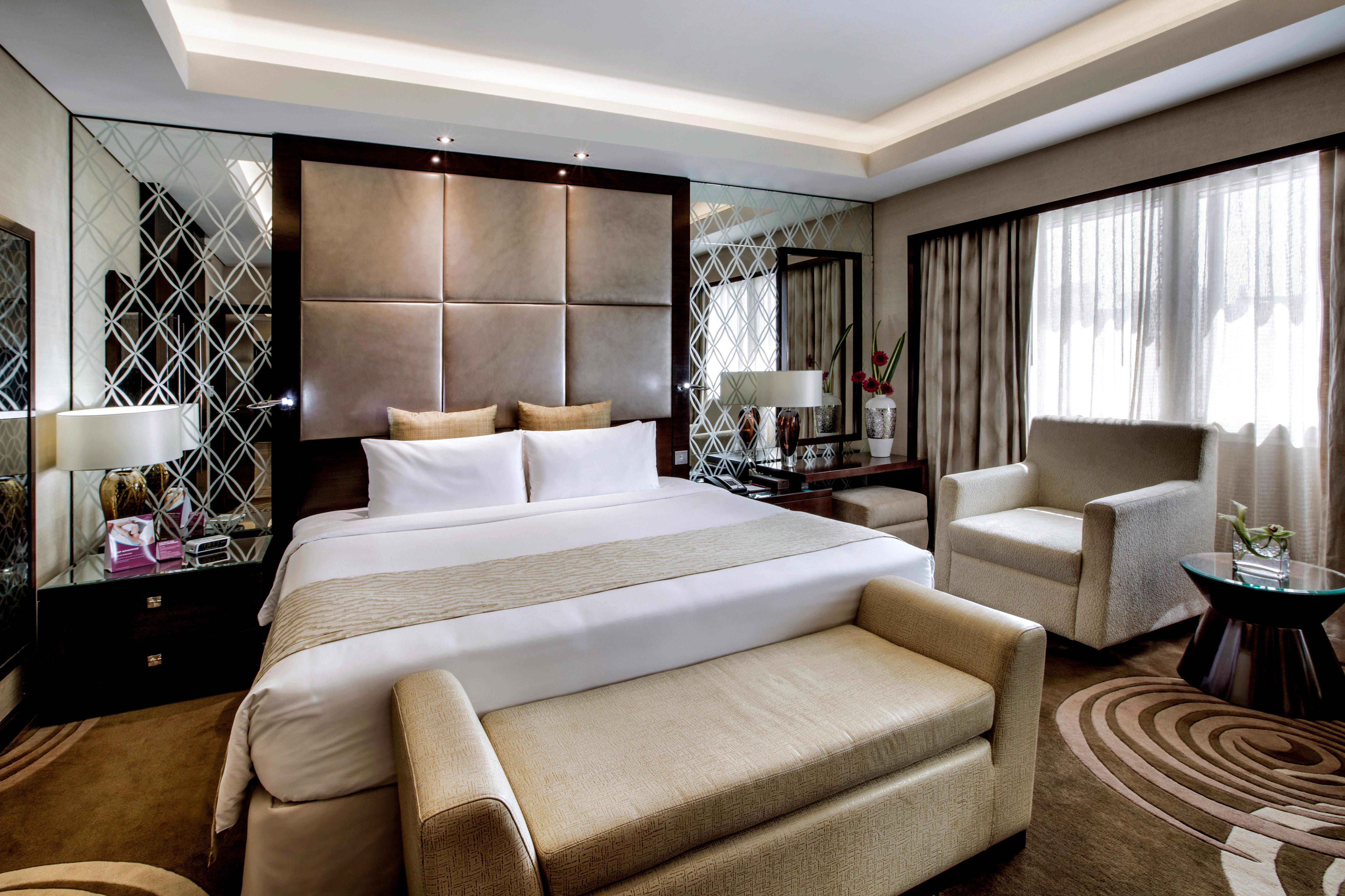 Crowne Plaza Dubai Deira By Ihg Hotel Екстериор снимка A bedroom at the Taj Mahal Palace, Mumbai