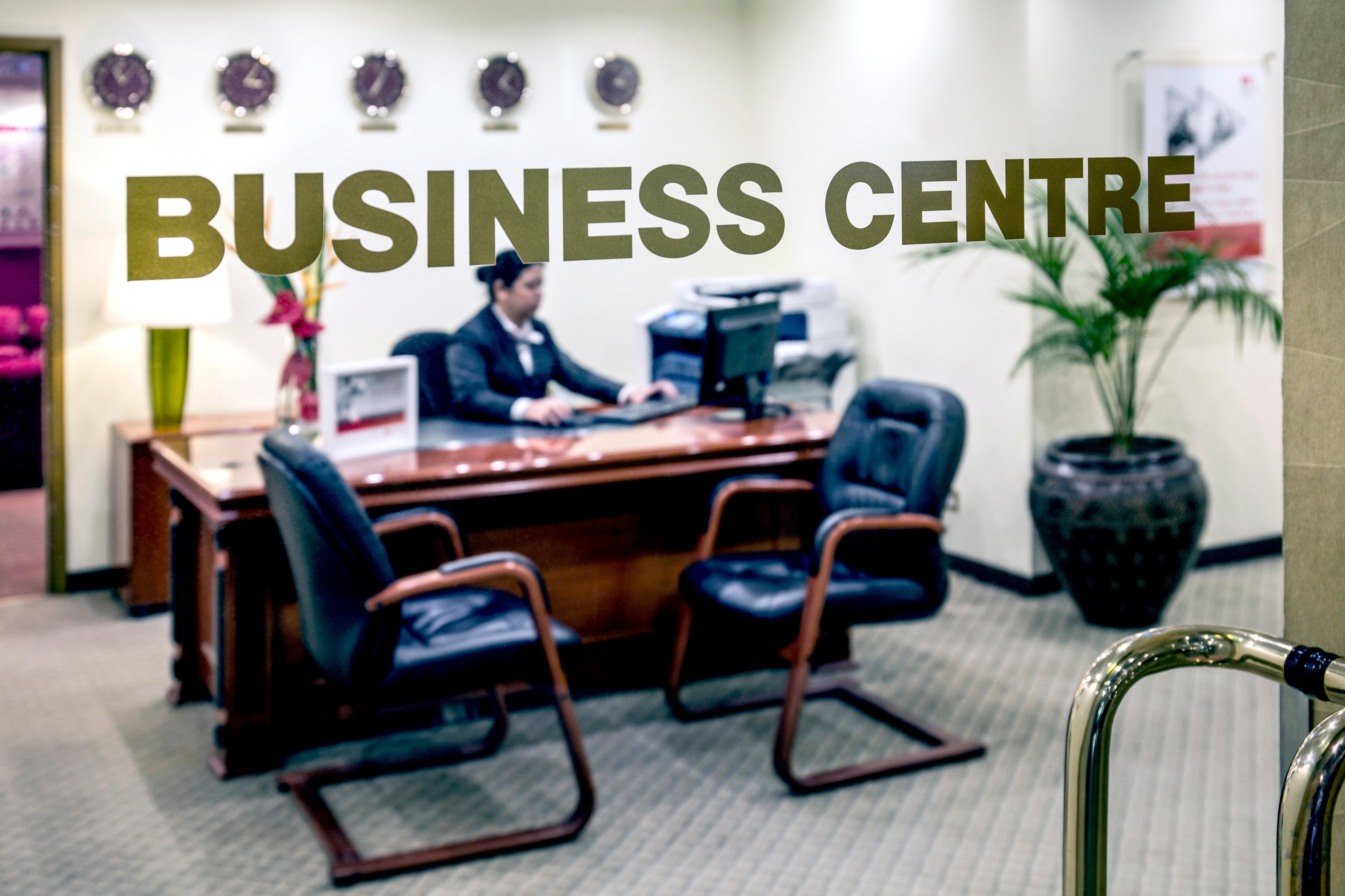 Crowne Plaza Dubai Deira By Ihg Hotel Екстериор снимка A business centre