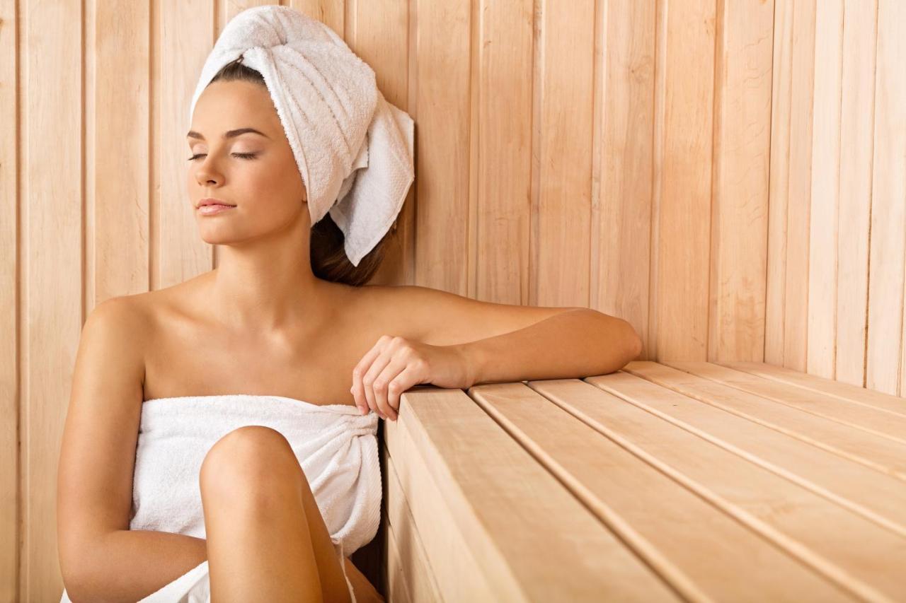 Crowne Plaza Dubai Deira By Ihg Hotel Екстериор снимка Sauna bathing
