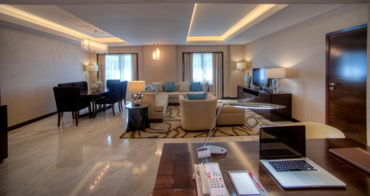 Crowne Plaza Dubai Deira By Ihg Hotel Екстериор снимка A suite at the hotel