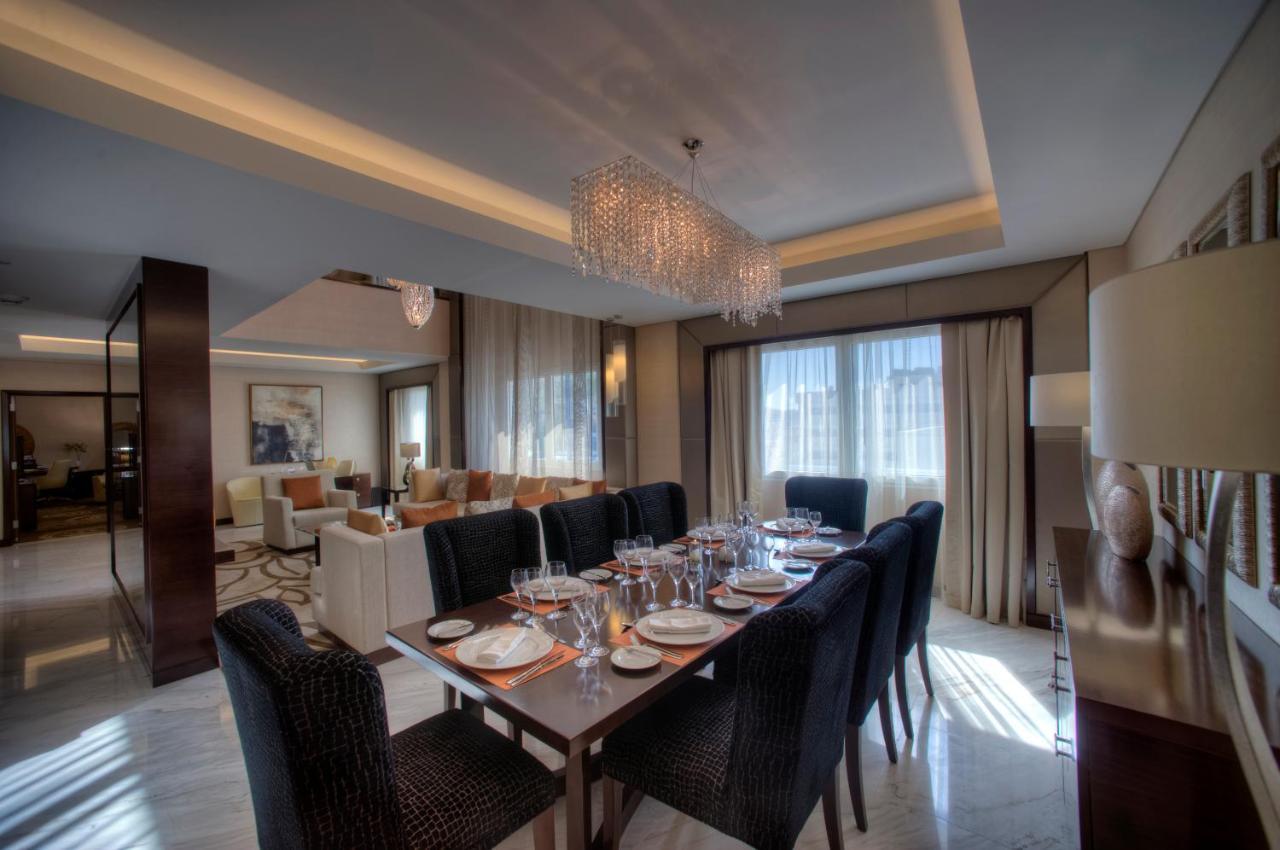 Crowne Plaza Dubai Deira By Ihg Hotel Екстериор снимка A dining room in a suite at the Ritz-Carlton, DIFC