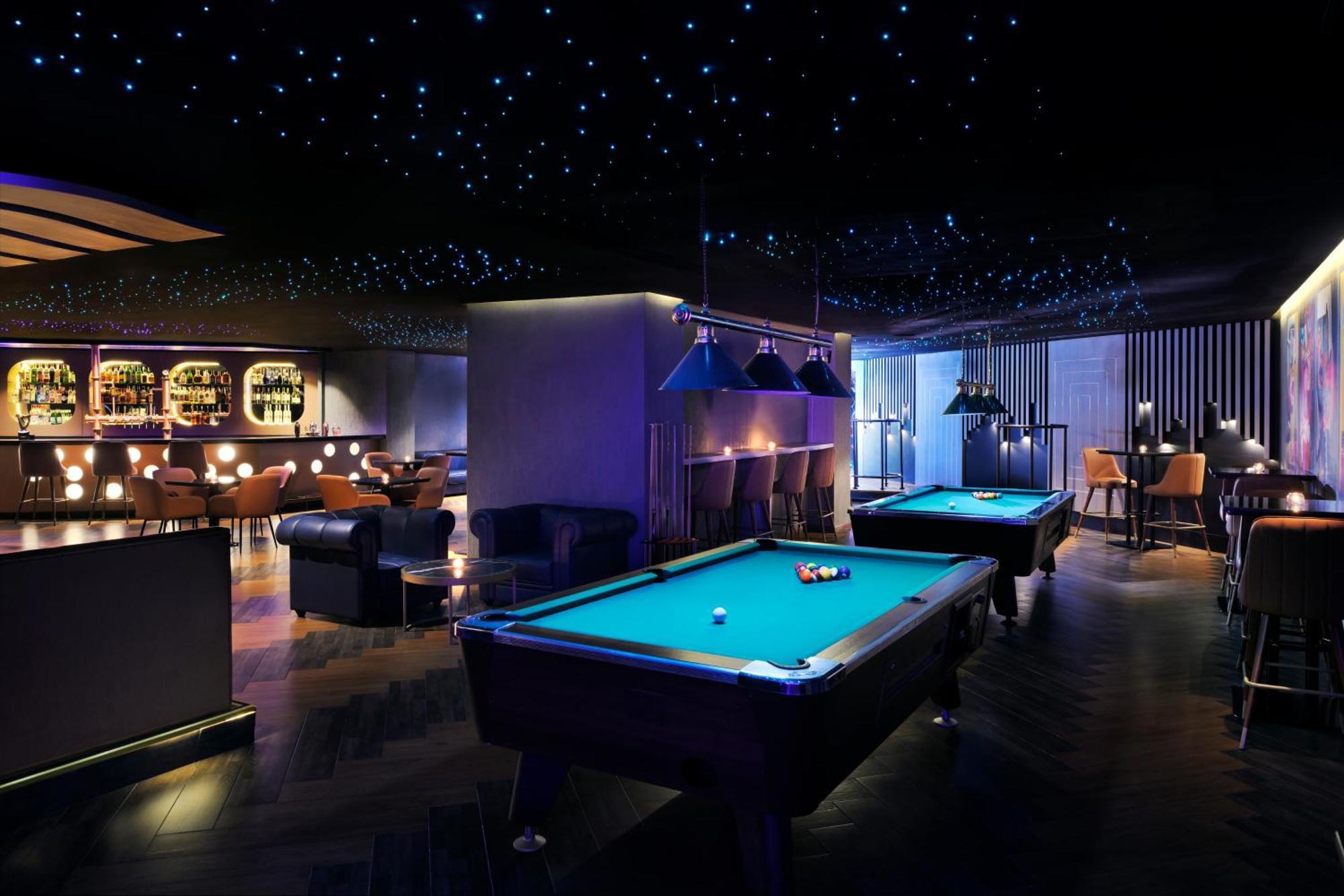 Crowne Plaza Dubai Deira By Ihg Hotel Екстериор снимка The Billiard Room